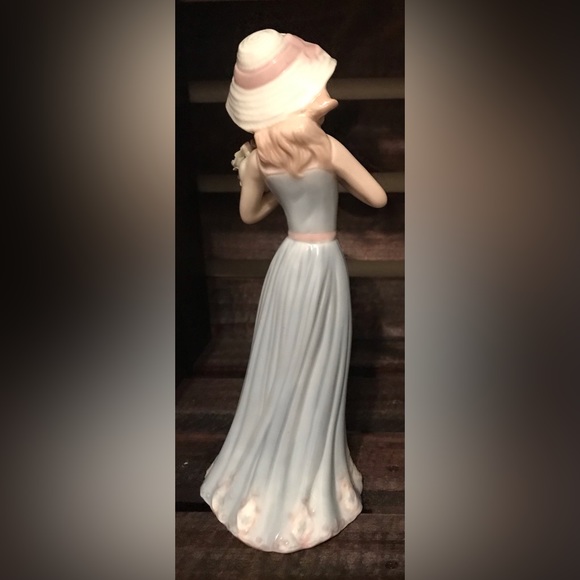 Figurine Gifts by House of Lloyd - Picture 4 of 7